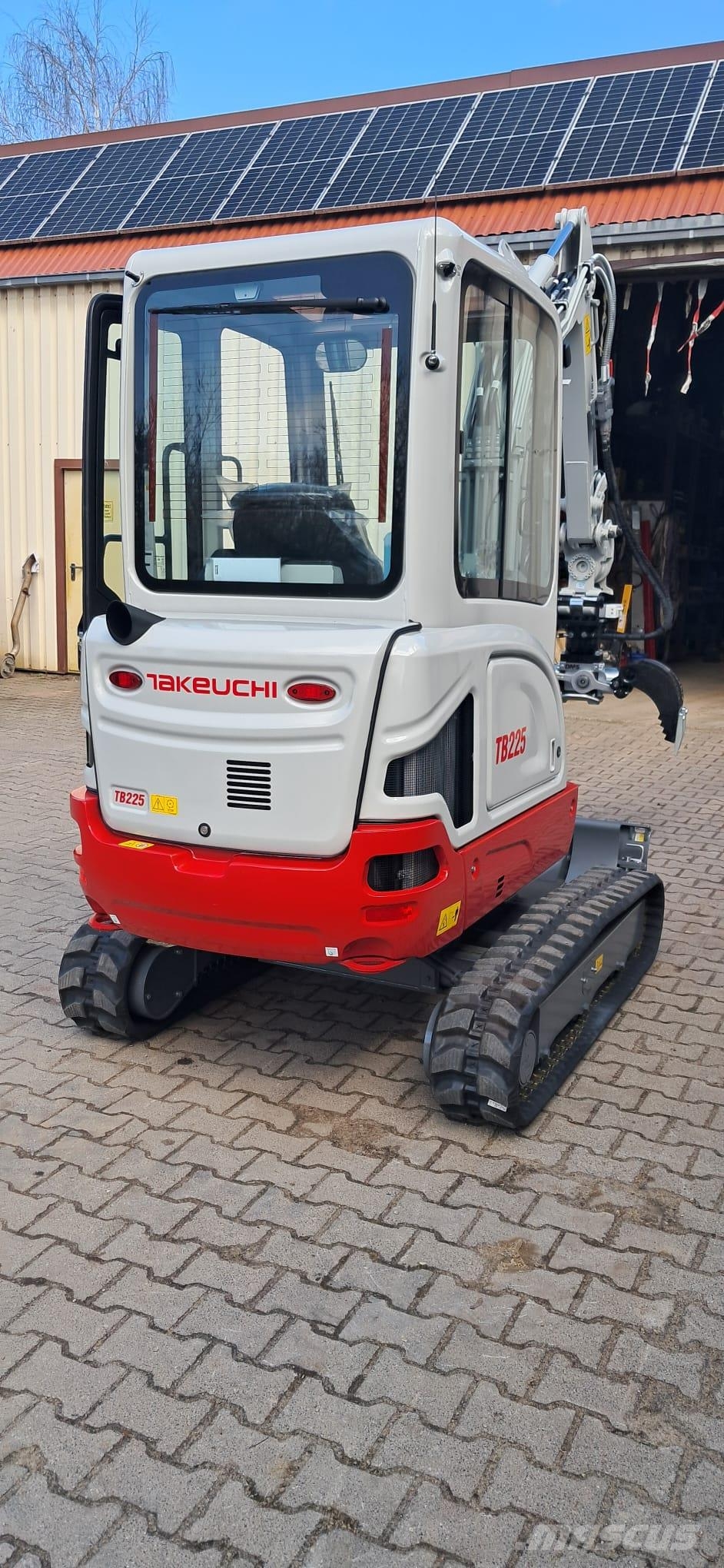Takeuchi TB225 ミニ油圧ショベル 7t以下（ミニユンボ・ミニディガー）