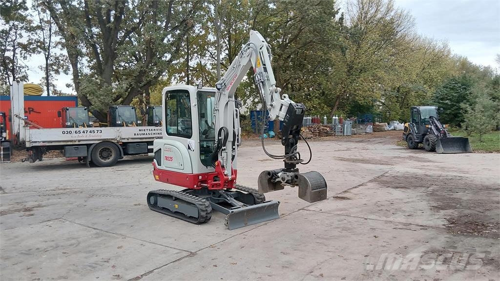 Takeuchi TB225 Minikaivukoneet < 7t