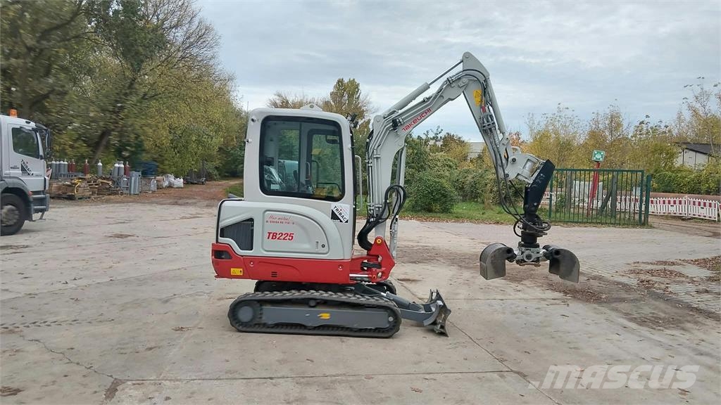 Takeuchi TB225 Minikaivukoneet < 7t