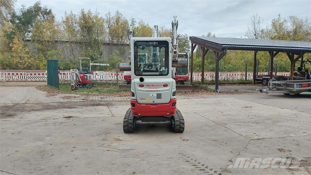 Takeuchi TB225 Minikaivukoneet < 7t