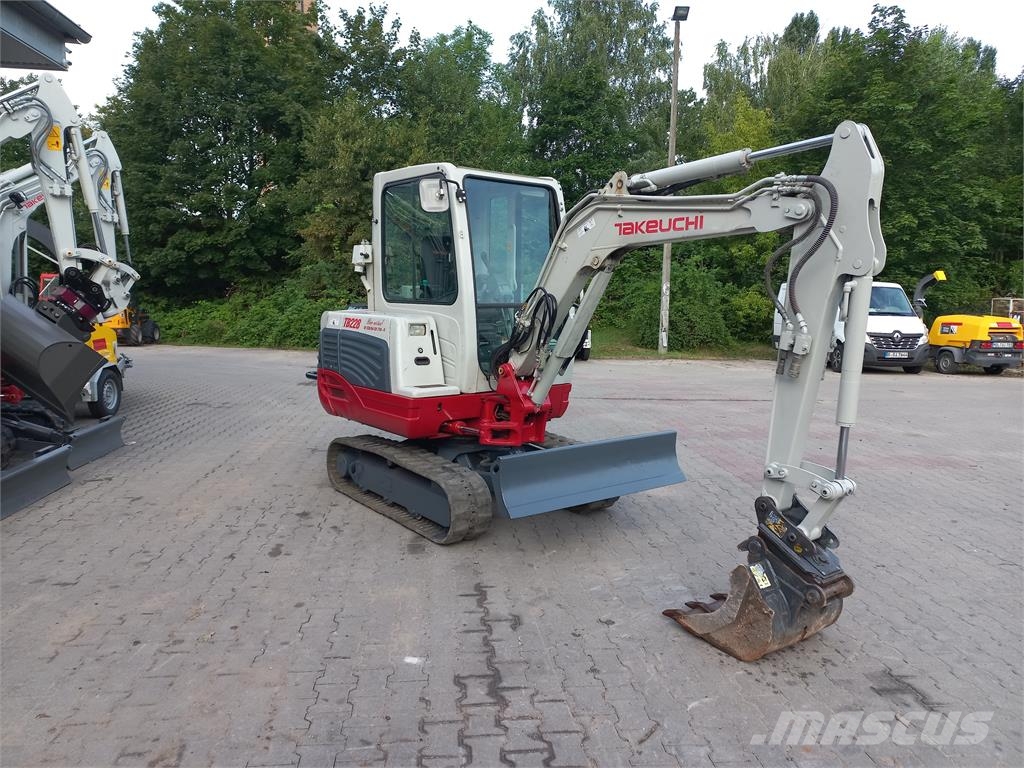 Takeuchi TB228H Roomikekskavaatorid