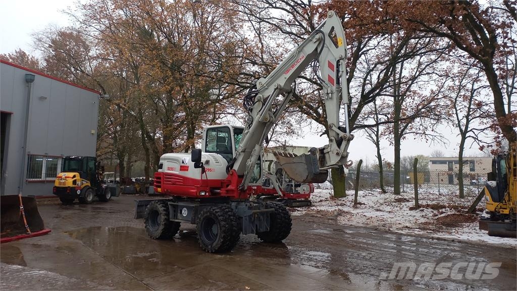 Takeuchi TB295W-2 轮式挖掘机