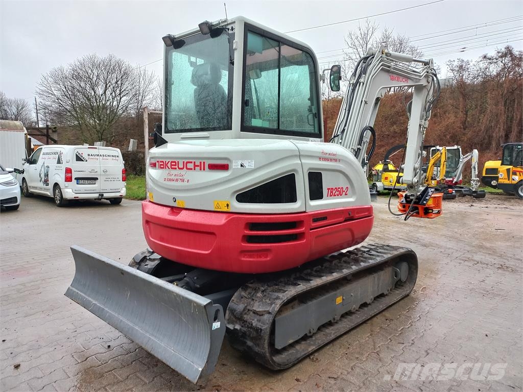 Takeuchi TB250-2 Escavadoras Midi 7t - 12t