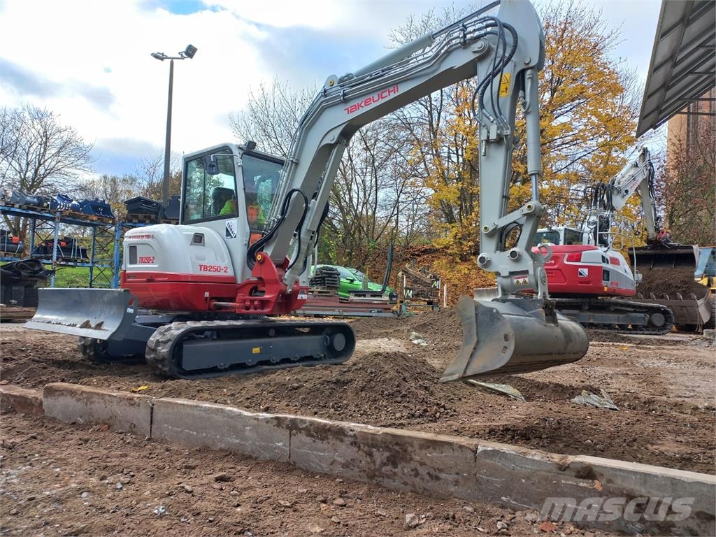 Takeuchi TB250-2 Escavadoras Midi 7t - 12t