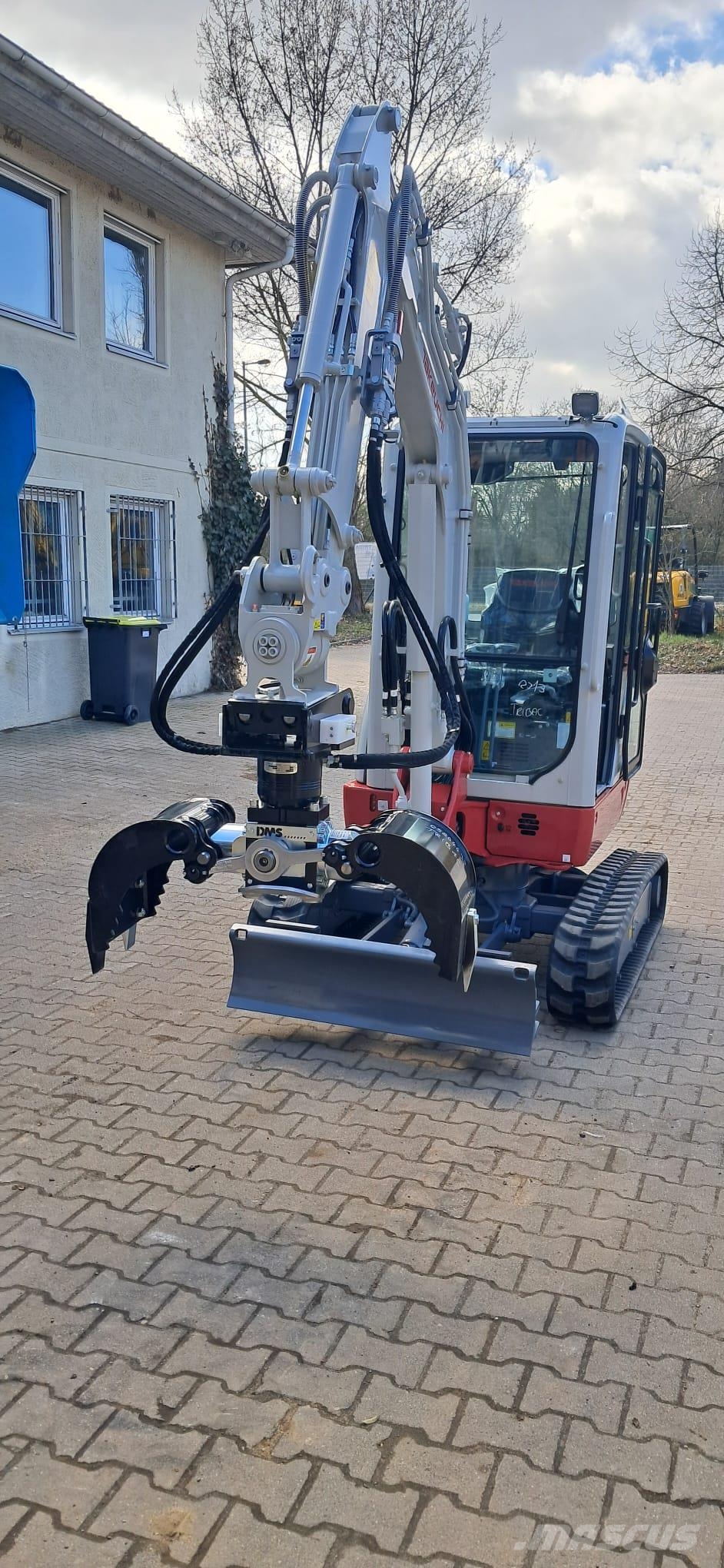 Takeuchi TB225 ミニ油圧ショベル 7t以下（ミニユンボ・ミニディガー）