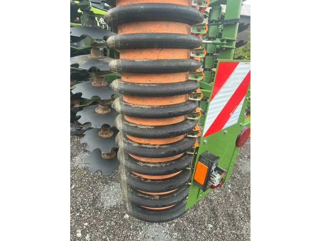 Amazone Catros + 6002-2 Schijveneggen