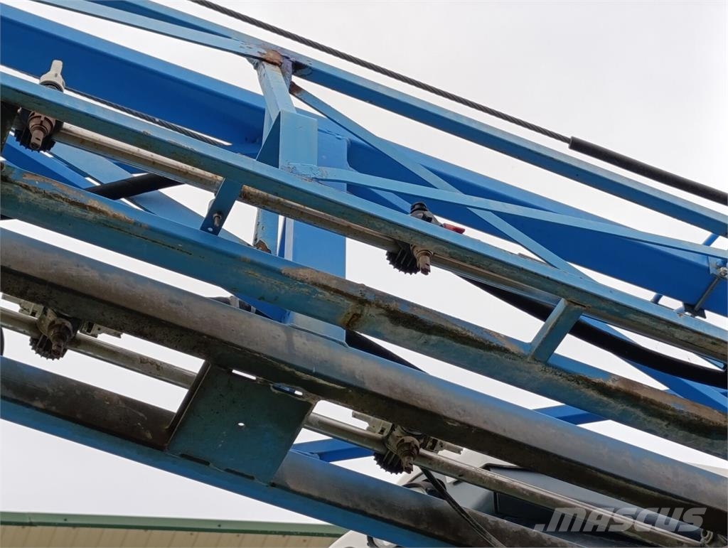 Berthoud Самохідний обприскувач Berthoud Raptor 4240 (2013) Kendinden tahrikli pülverizatörler