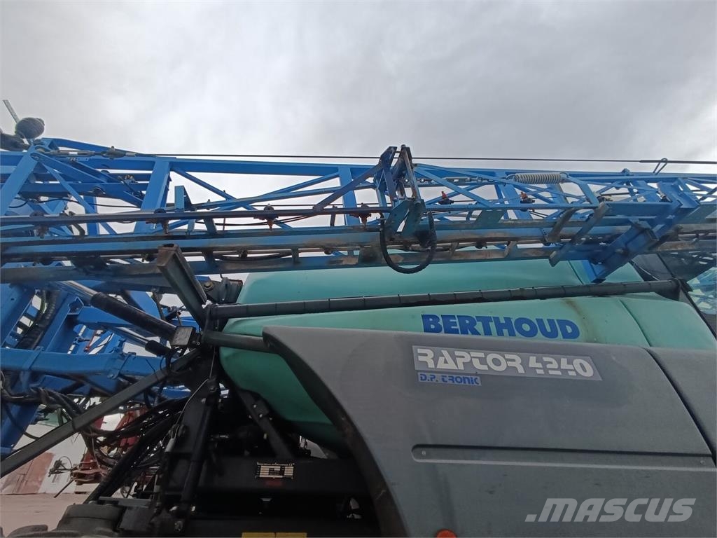 Berthoud Самохідний обприскувач Berthoud Raptor 4240 (2013) Kendinden tahrikli pülverizatörler
