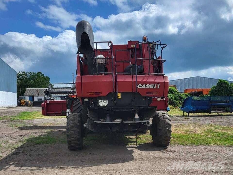 Case IH Комбайн Case IH 5088 (2011) Combine harvesters
