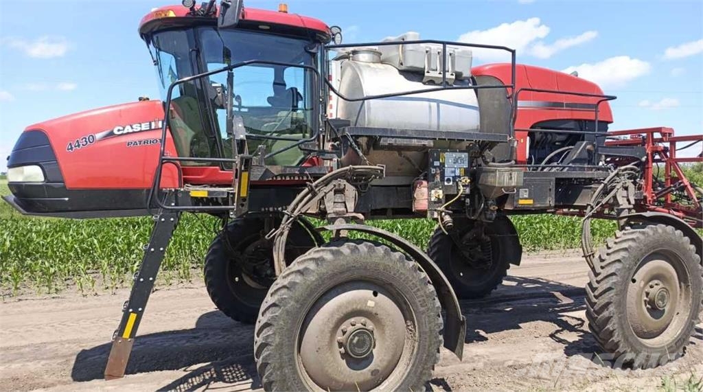 Case IH Самохідний обприскувач Case IH Patriot 4440 (2021 Самохідні обприскувачі