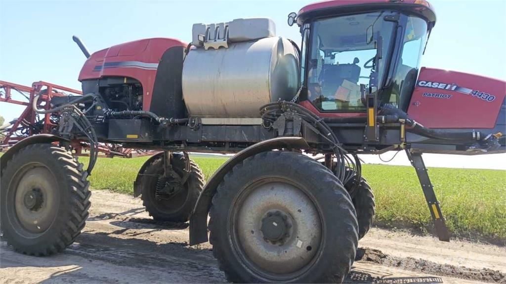 Case IH Самохідний обприскувач Case IH Patriot 4440 (2021 Самохідні обприскувачі