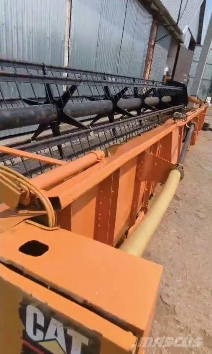 CAT Жниварка зернова CAT F30 (2004) Kombajnové hlavice