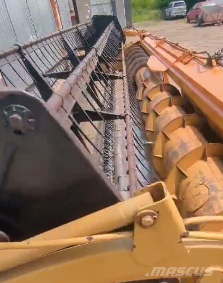 CAT Жниварка зернова CAT F30 (2004) Kombajnové hlavice