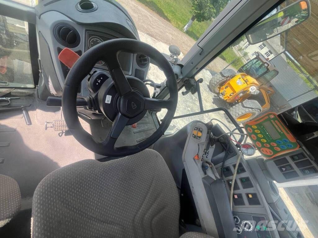 CLAAS Arion 640 الجرارات