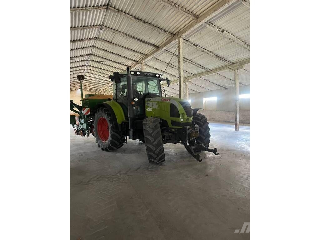 CLAAS Arion 640 الجرارات