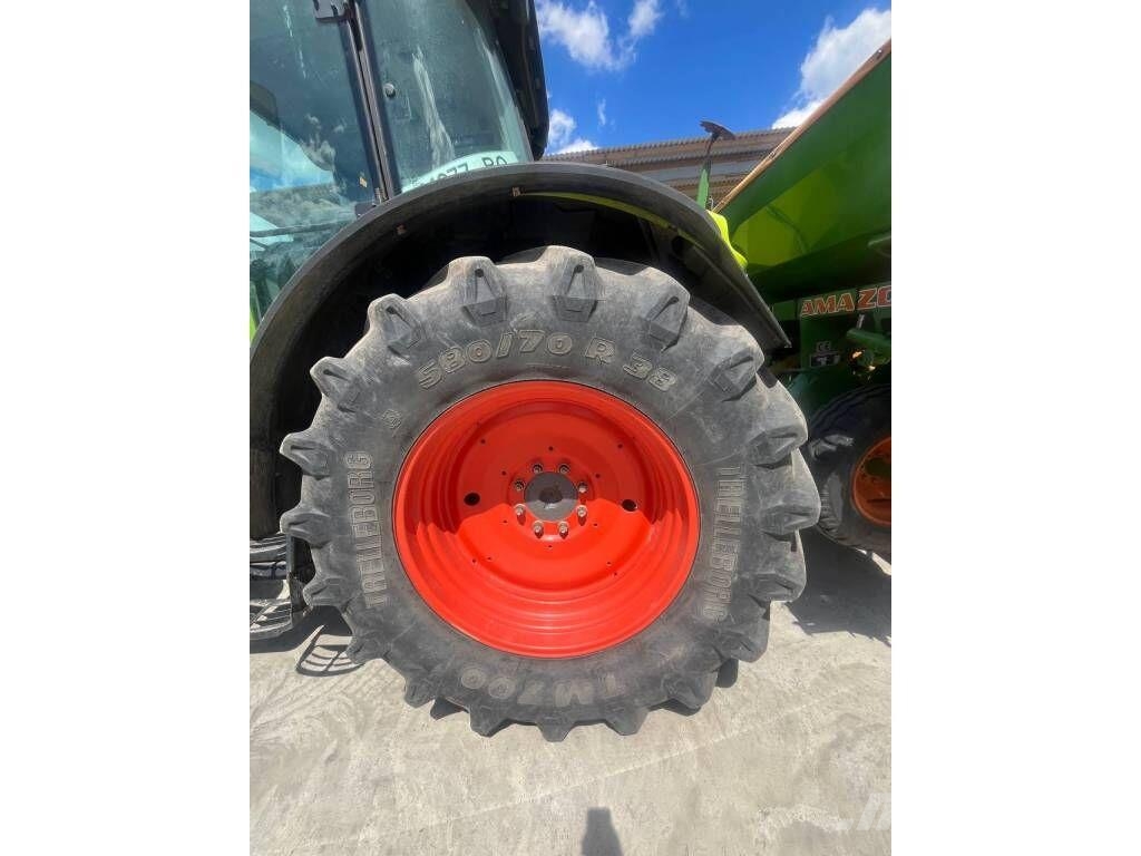 CLAAS Arion 640 الجرارات