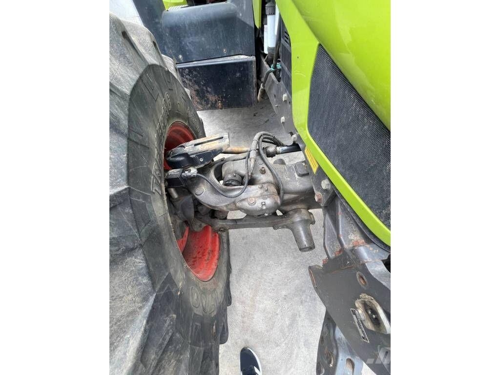 CLAAS Arion 640 الجرارات