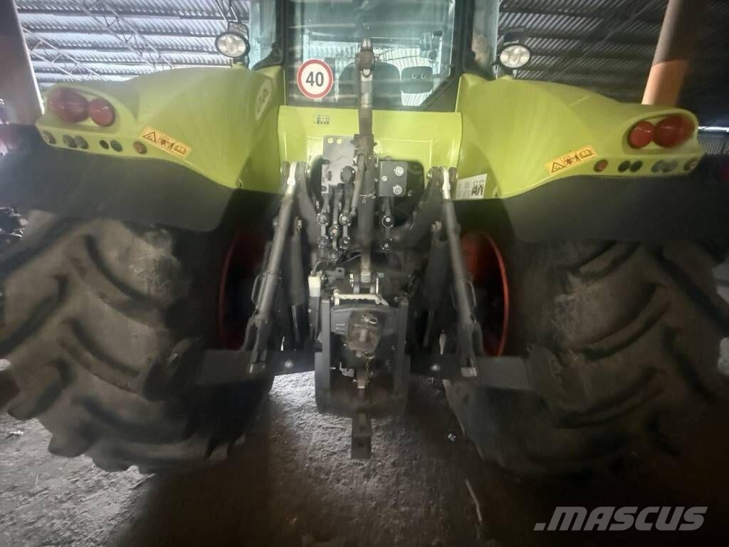 CLAAS Axion 850 Трактори