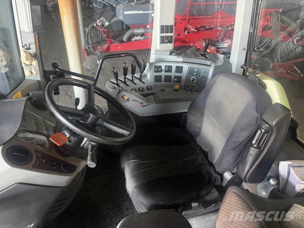 CLAAS Axion 850 Трактори
