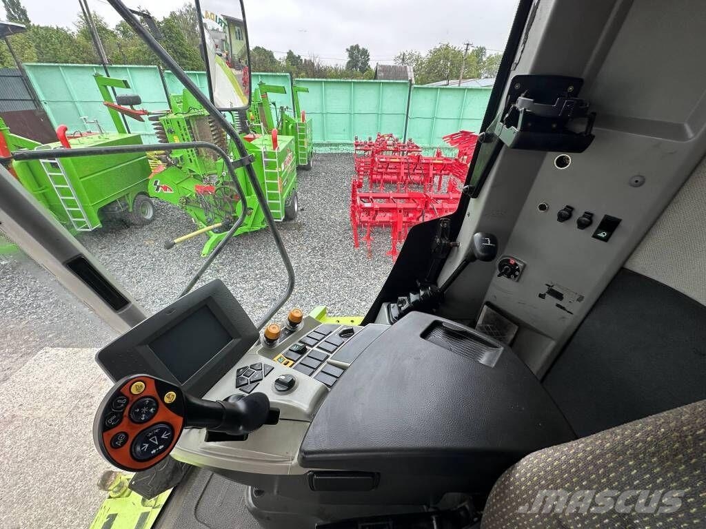 CLAAS Tucano 440 Зернозбиральні комбайни