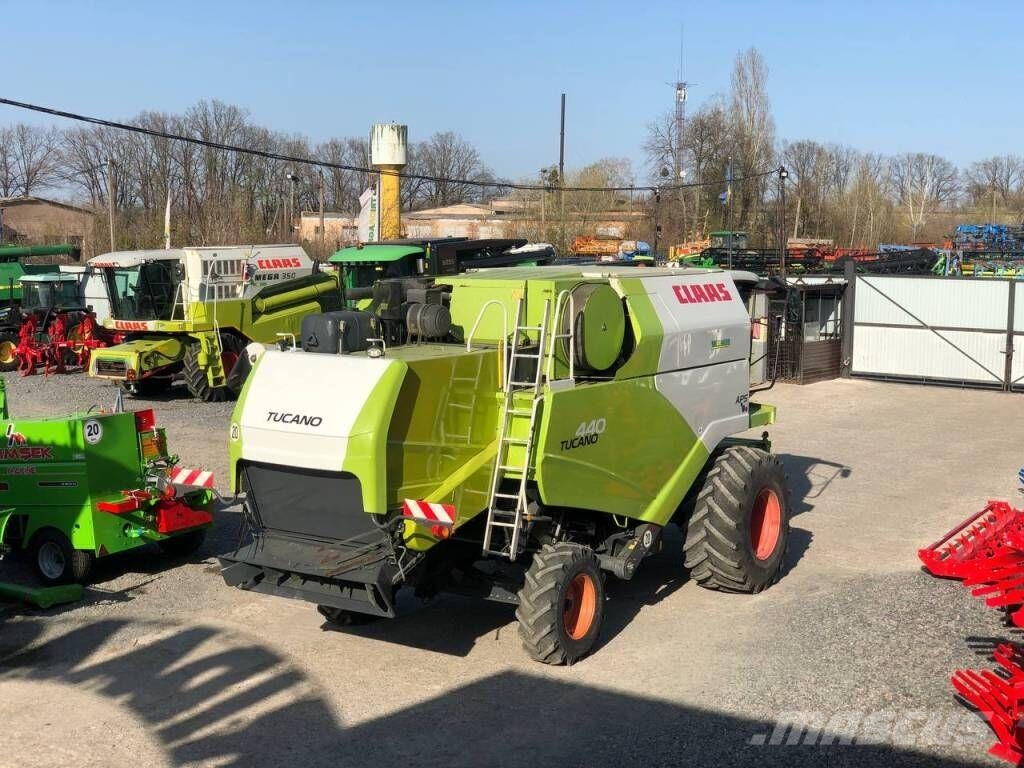 CLAAS Tucano 440 Teraviljakombainid