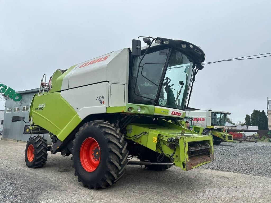 CLAAS Tucano 440 Зернозбиральні комбайни