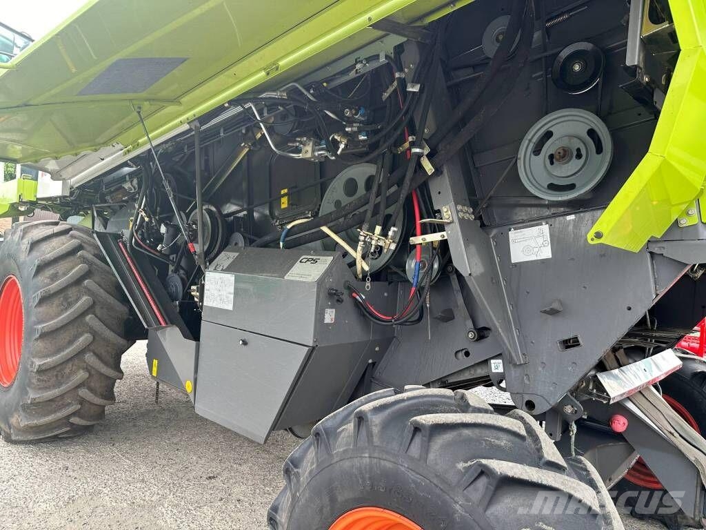 CLAAS Tucano 440 Зернозбиральні комбайни