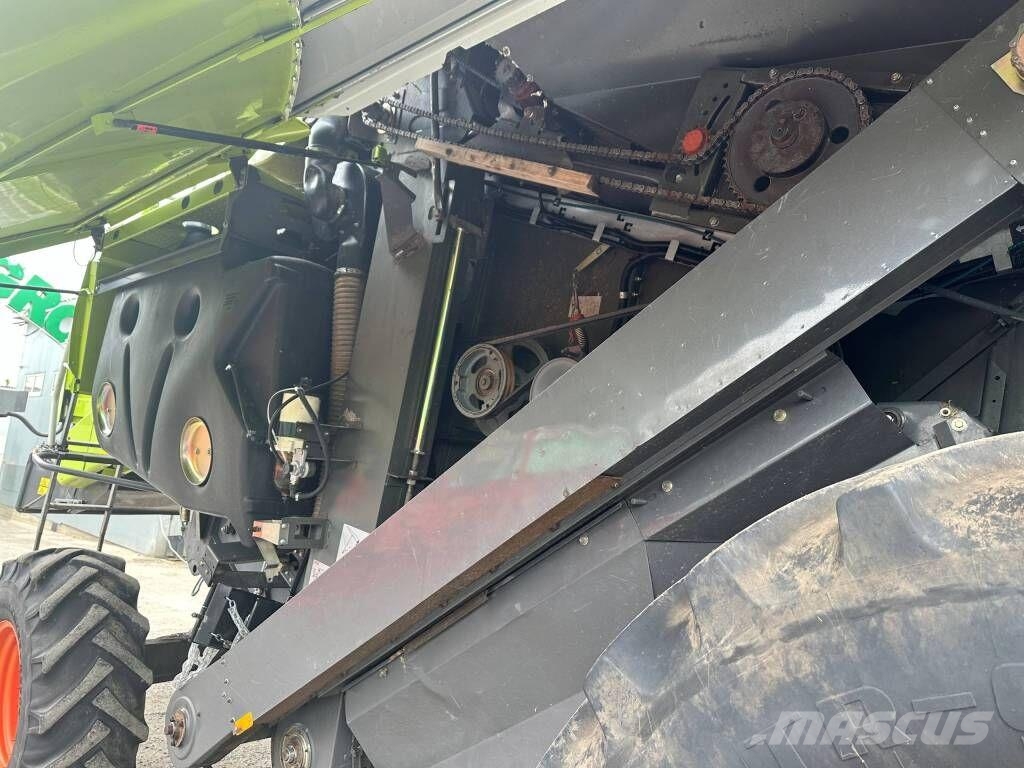 CLAAS Tucano 440 Зернозбиральні комбайни