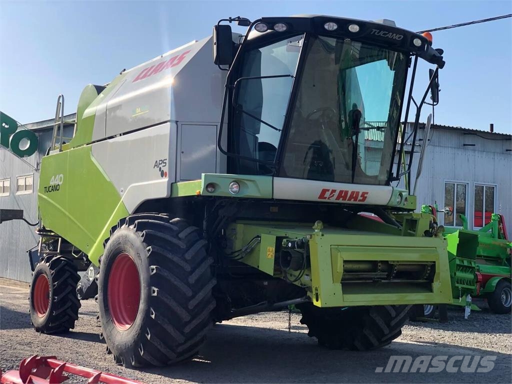 CLAAS Комбайн Claas Tucano 440 (2009) 联合收割机