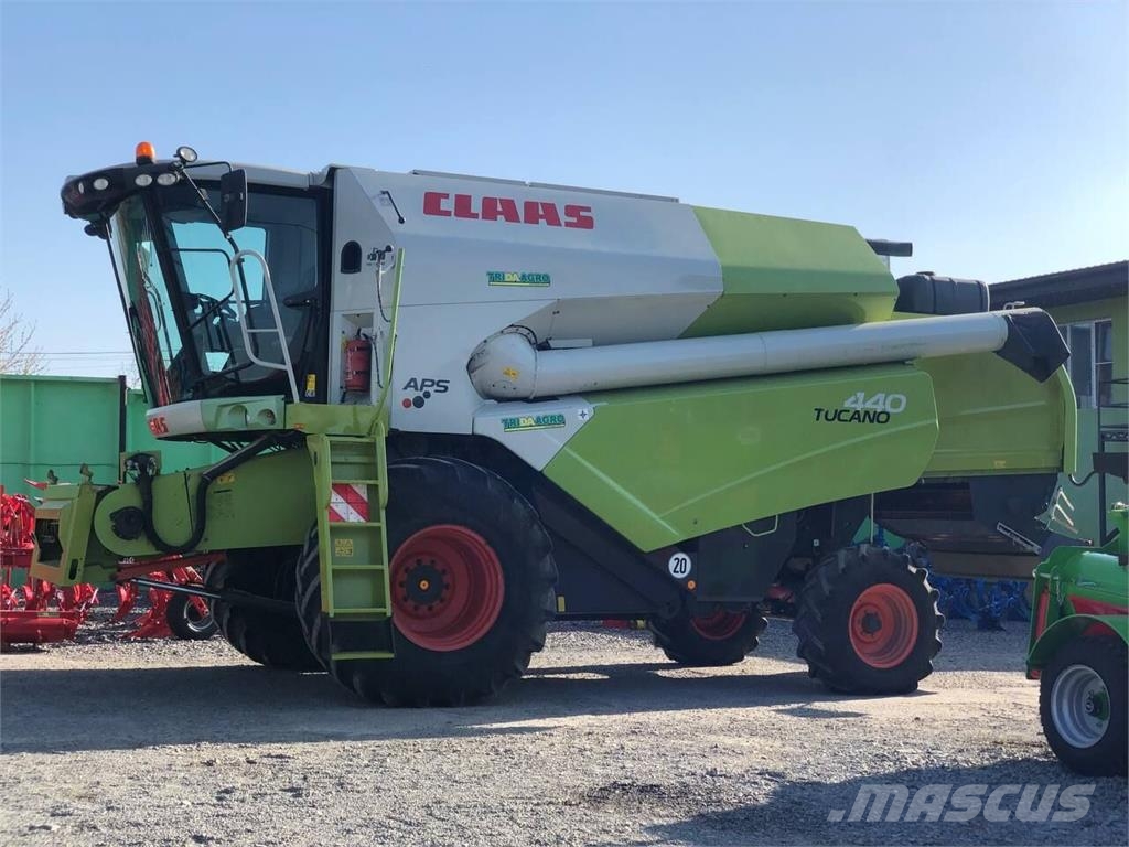 CLAAS Комбайн Claas Tucano 440 (2009) 联合收割机