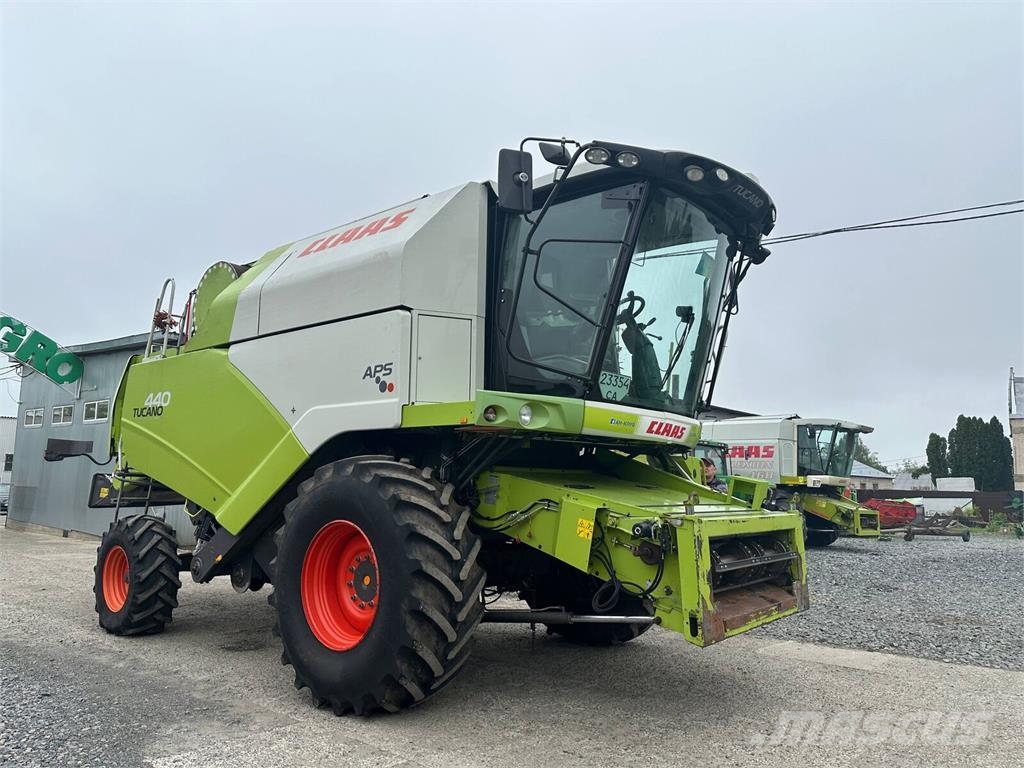 CLAAS Комбайн Claas Tucano 440 (2011) 联合收割机