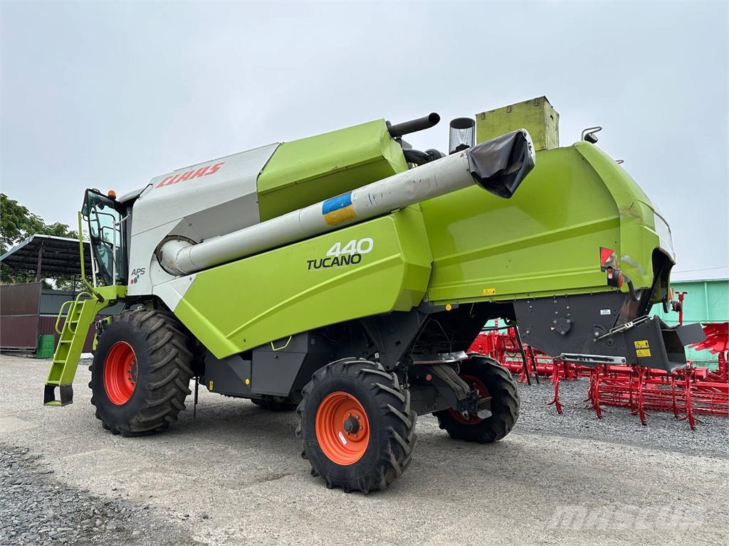 CLAAS Комбайн Claas Tucano 440 (2011) 联合收割机