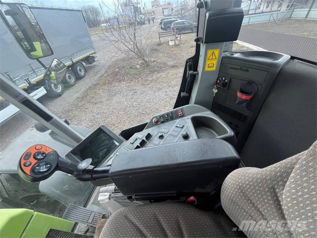CLAAS Трактор Claas Xerion 3300 (2012) Трактора