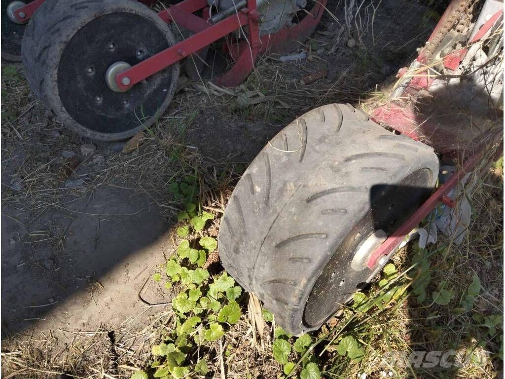 Elvorti УПС-8-02 Mechanické sejačky