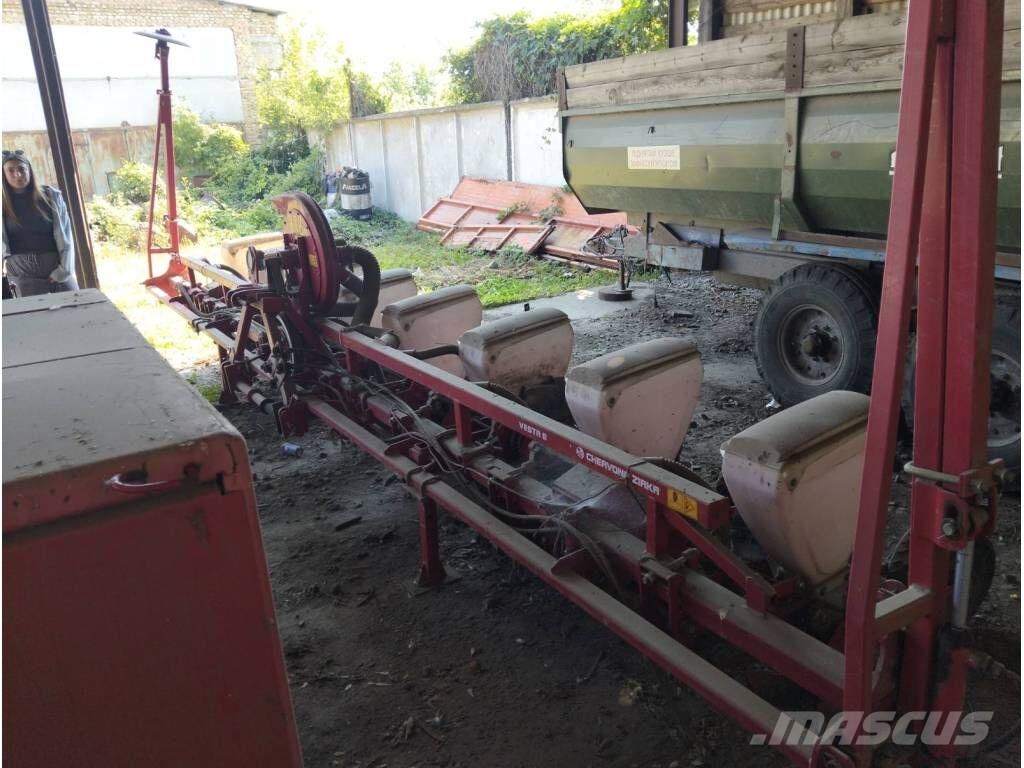 Elvorti УПС-8-02 Mechanické sejačky