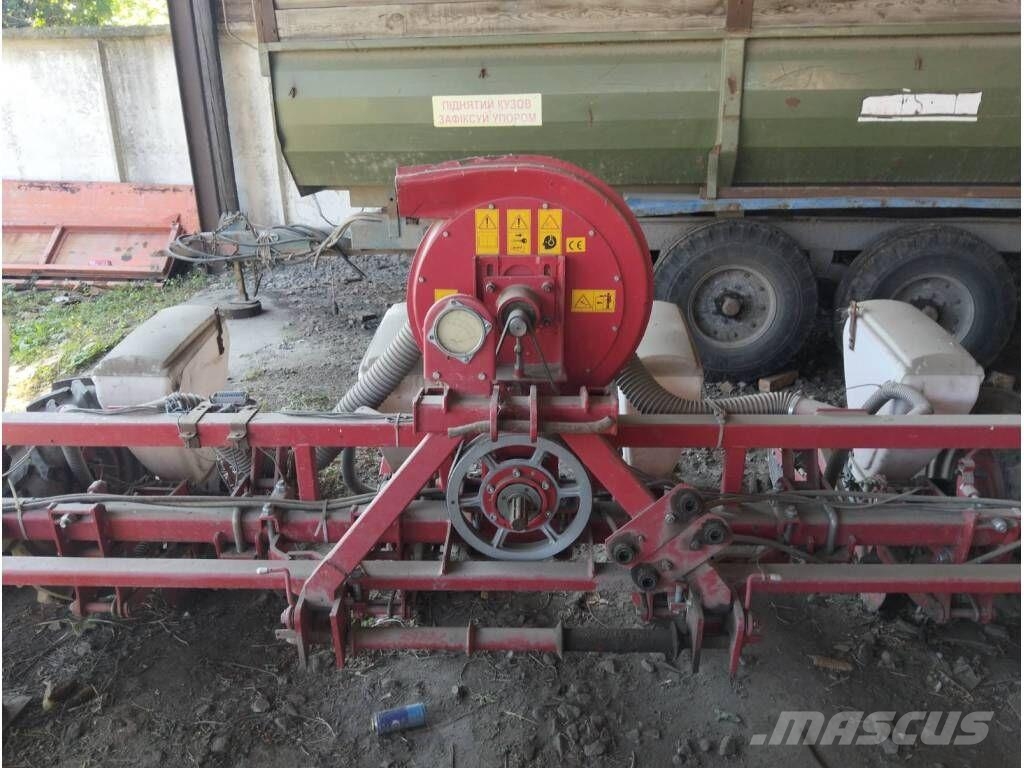 Elvorti УПС-8-02 Mechanické sejačky