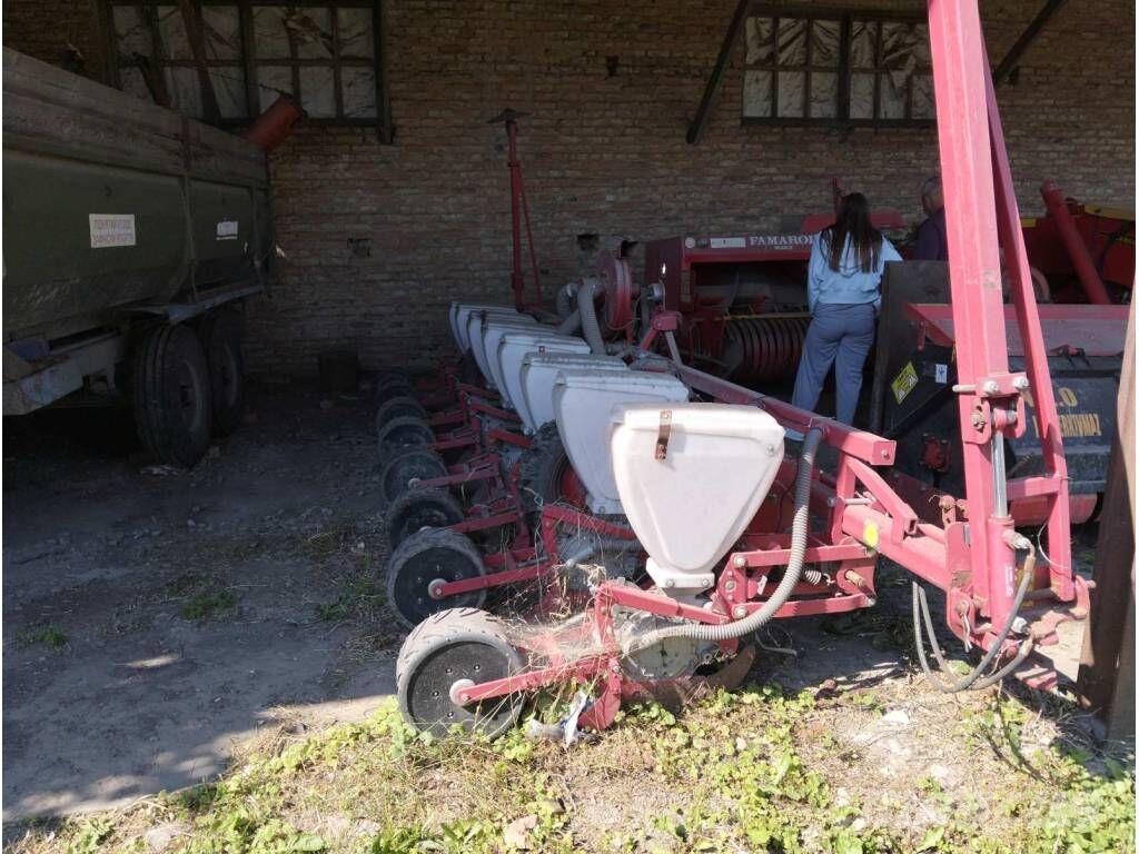 Elvorti УПС-8-02 Mechanické sejačky
