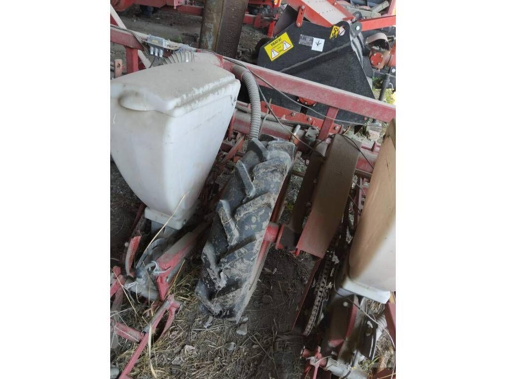 Elvorti УПС-8-02 Mechanické sejačky