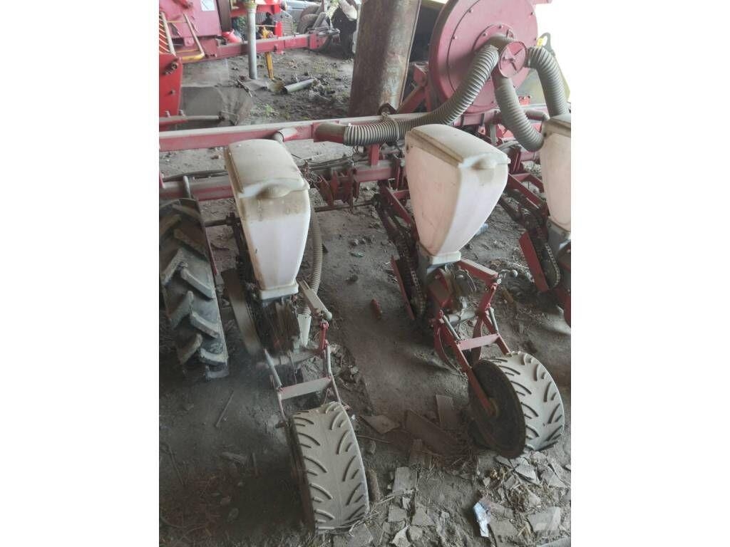 Elvorti УПС-8-02 Mechanické sejačky