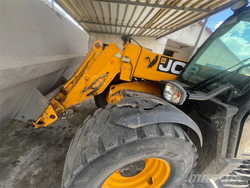 JCB 541-70 Agri Super (2015) لوادر وحفارات أمامية