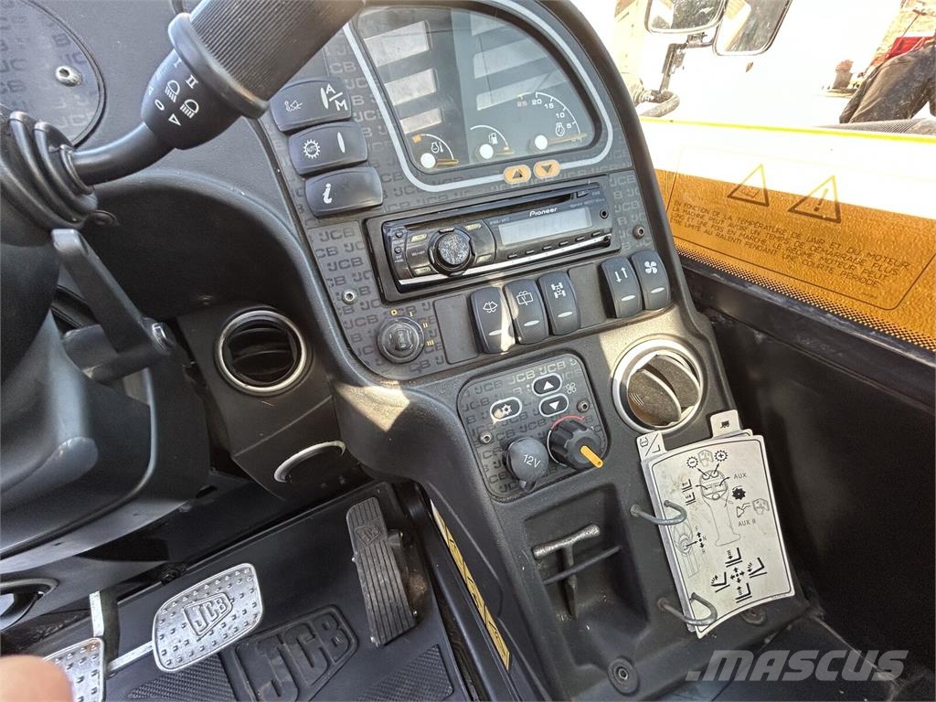 JCB Навантажувач JCB 536-70 Agri Super (2015) Voorladers en gravers
