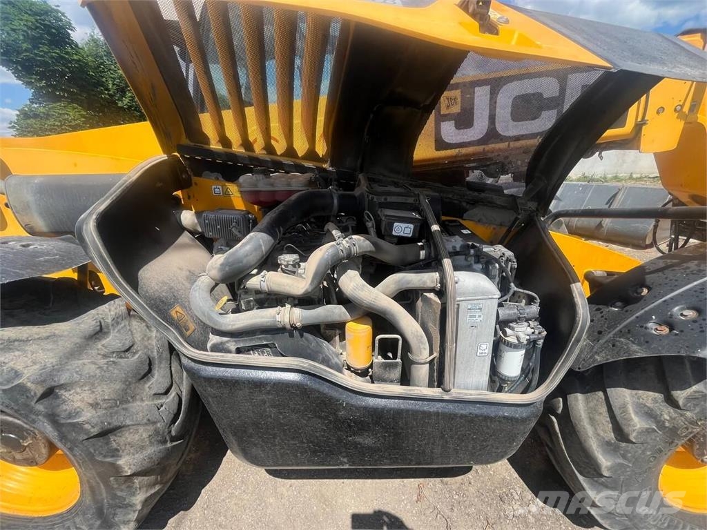 JCB Навантажувач JCB 531-70 Agri (2014) لوادر وحفارات أمامية