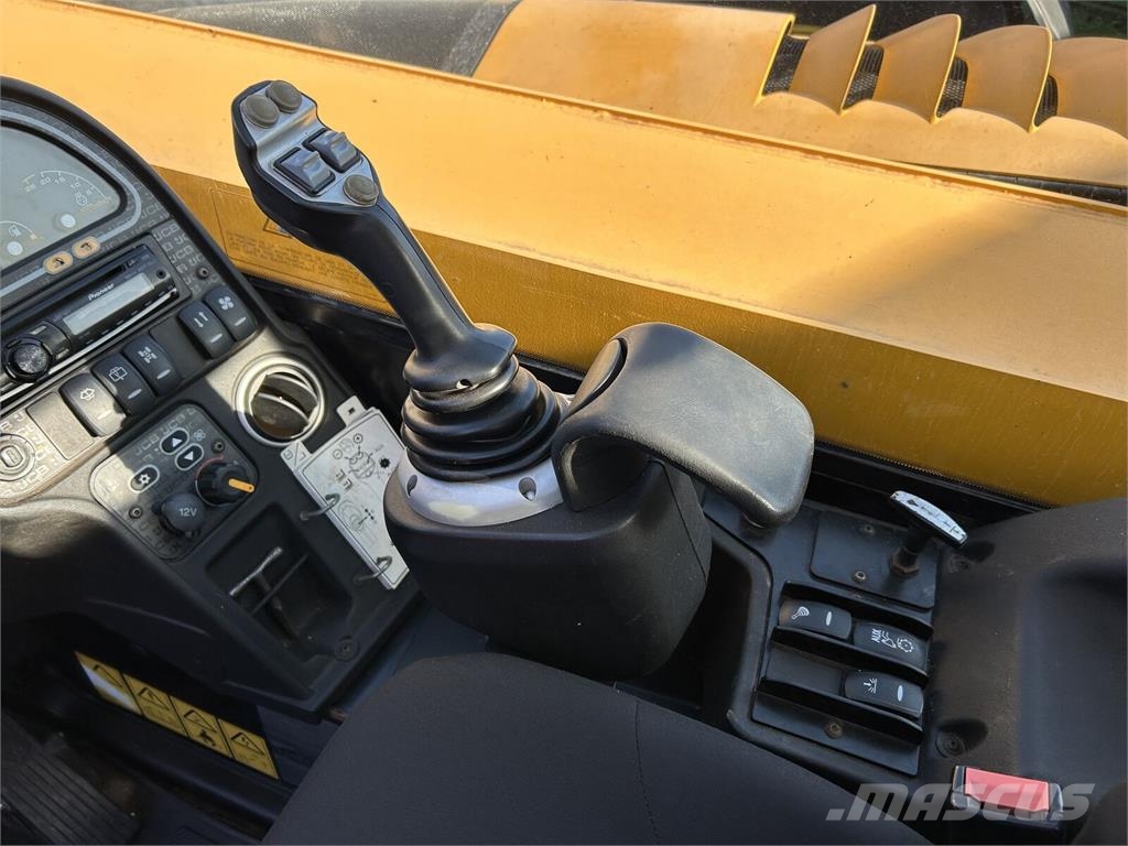 JCB Навантажувач JCB 536-70 Agri Super (2015) Voorladers en gravers