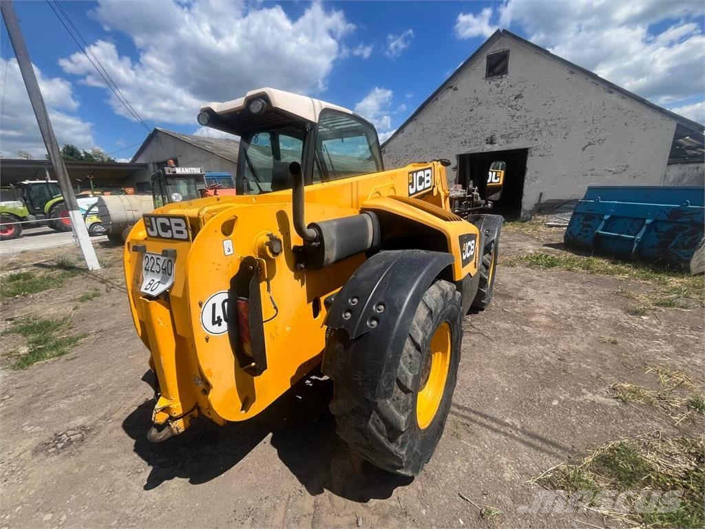 JCB Навантажувач JCB 531-70 Agri (2014) لوادر وحفارات أمامية