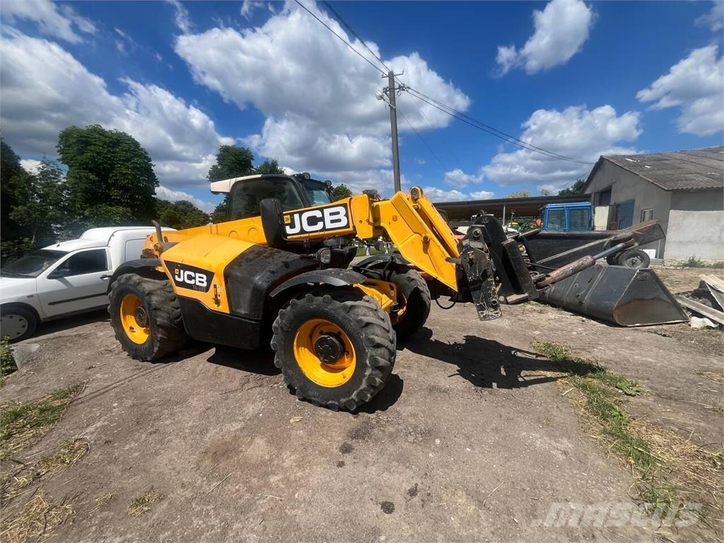 JCB Навантажувач JCB 531-70 Agri (2014) لوادر وحفارات أمامية