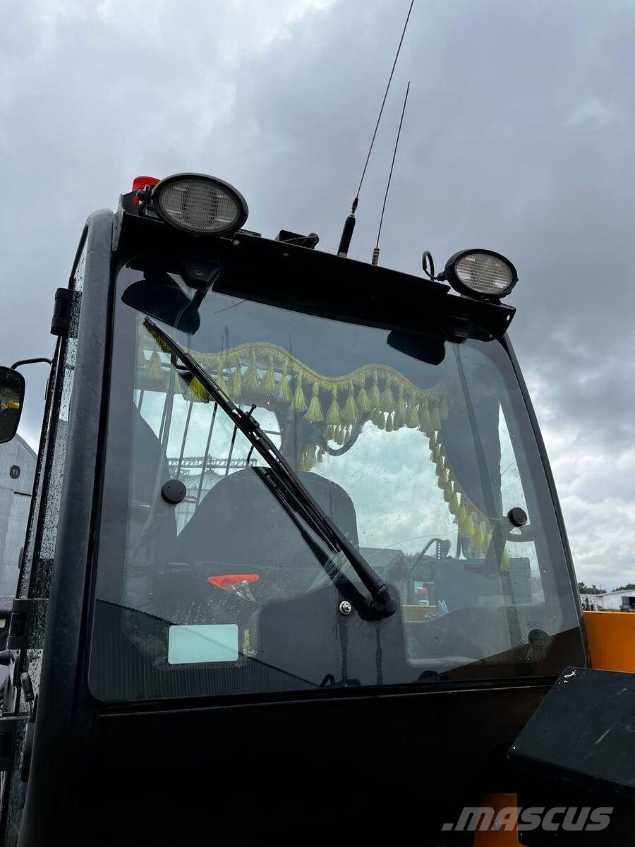JCB Телескопічний навантажувач JCB 541-70 Agri (2019) مناولات متداخلة