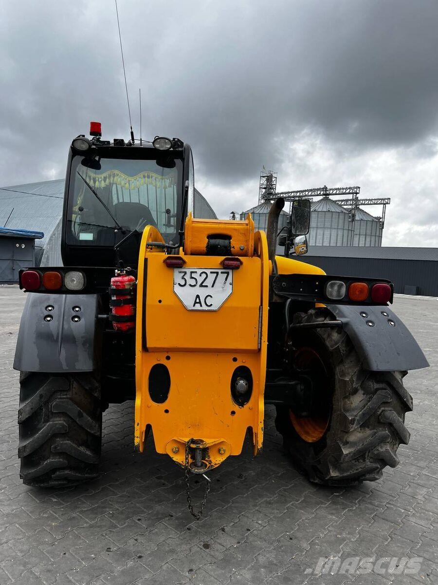 JCB Телескопічний навантажувач JCB 541-70 Agri (2019) مناولات متداخلة