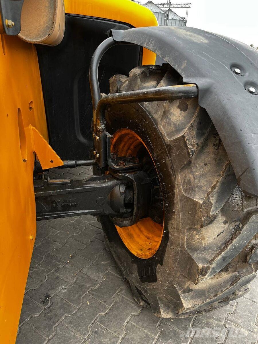 JCB Телескопічний навантажувач JCB 541-70 Agri (2019) مناولات متداخلة