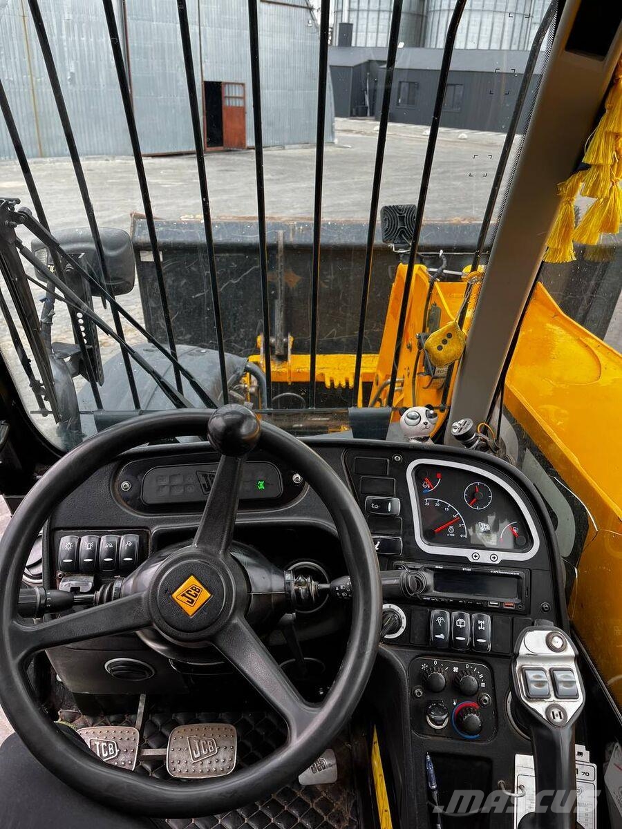 JCB Телескопічний навантажувач JCB 541-70 Agri (2019) مناولات متداخلة