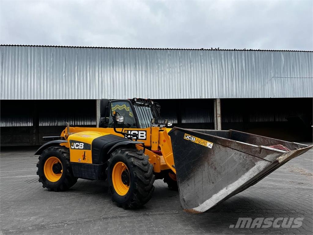 JCB Телескопічний навантажувач JCB 541-70 Agri (2019) مناولات متداخلة